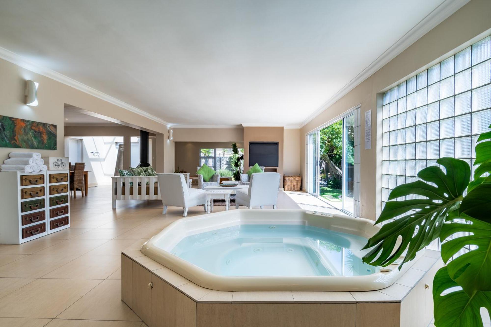 Gem With Indoor Jacuzzi, Self Check-In Cape Town Exterior photo